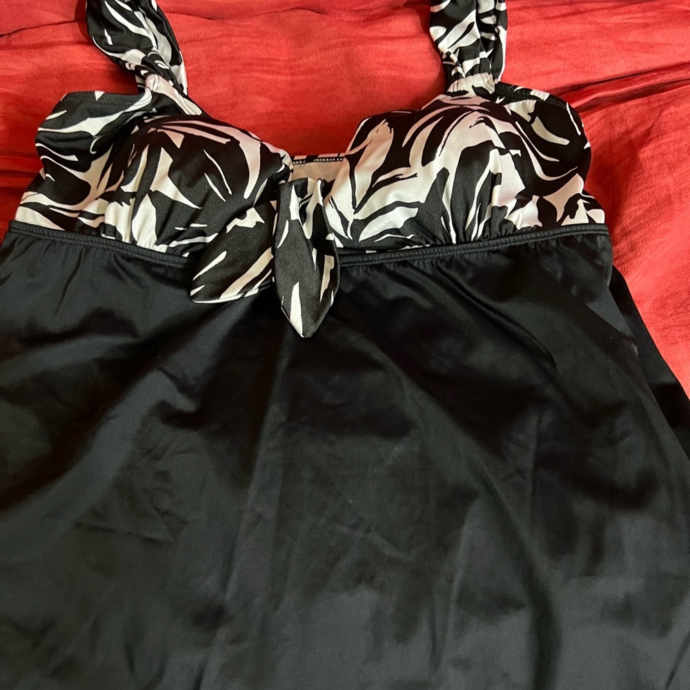 Croft & Barrow 22w swimsuit /swim dress black white floral